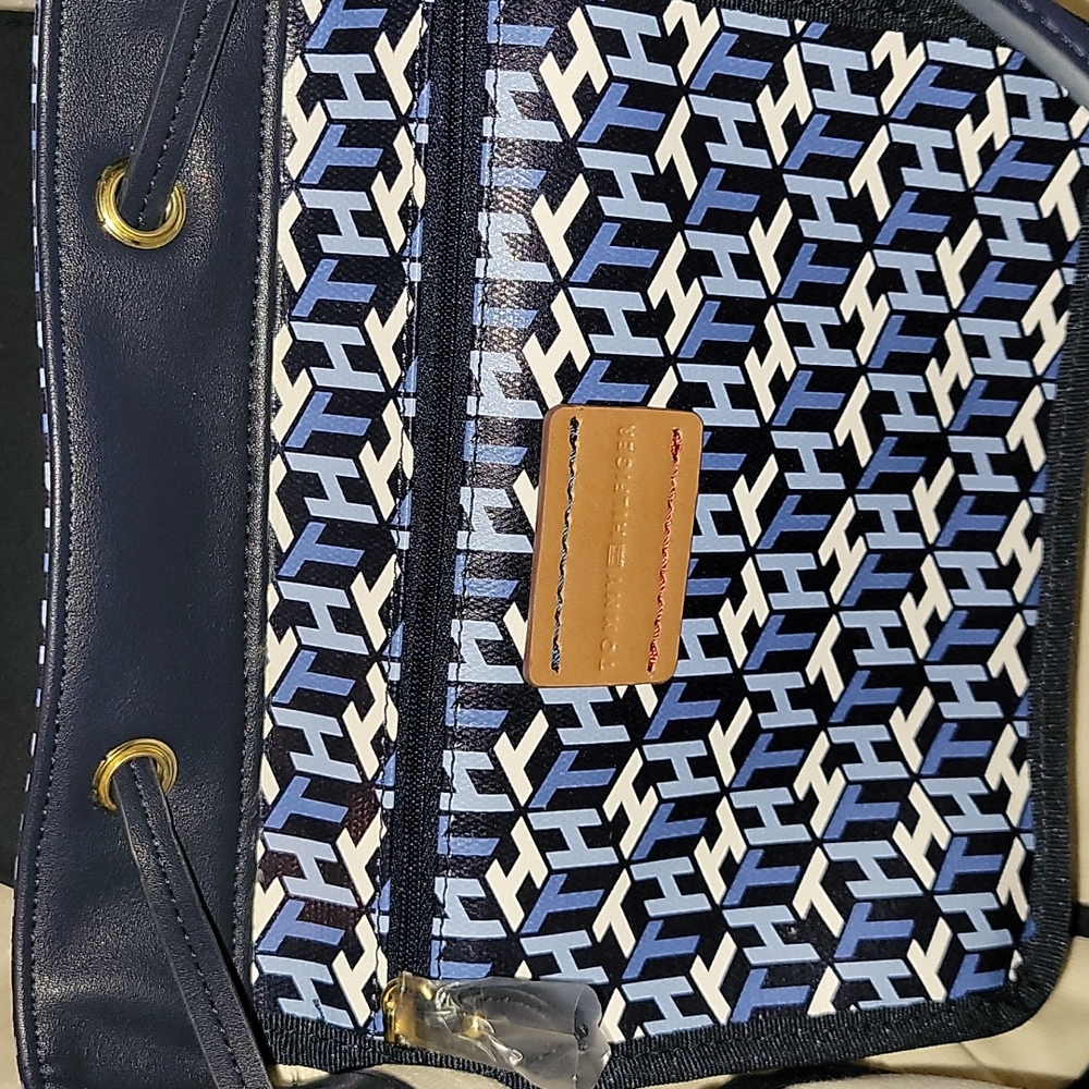 TOMMY HILFIGER Kimberly Logo Backpack ๐ - Picture 5 of 13